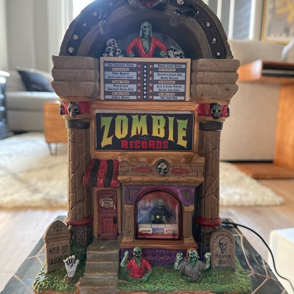 LEMAX SPOOKY TOWN: Zombie Records 🖤🧟‍♂️ Halloween Village/Miniature Building - Picture 5 of 11